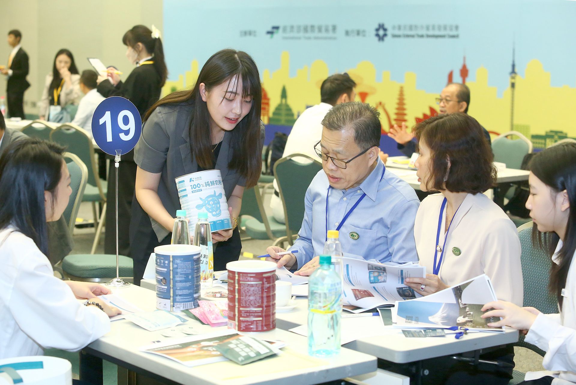 政府帶頭搶單,助攻近400家臺灣業者搶佔東協紐澳市場商機。(貿協提供) 政府帶頭搶單,助攻近400家臺灣業者搶佔東協紐澳市場商機。(貿協提供)
